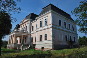 Președintele CJ Cluj a semnat contractul privind restaurarea cu fonduri europene a castelului din Răscruci