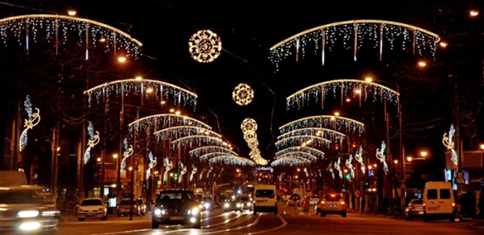 InfoCons: Primăriile din România au cheltuit, în medie, 1,09 milioane de lei pentru iluminatul festiv de sărbători
