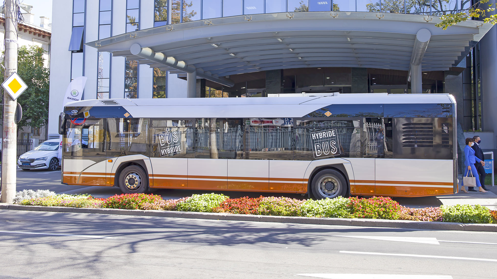 Primarul municipiului Galaţi a semnat contractul de achiziţie pentru 20 de autobuze hibrid noi