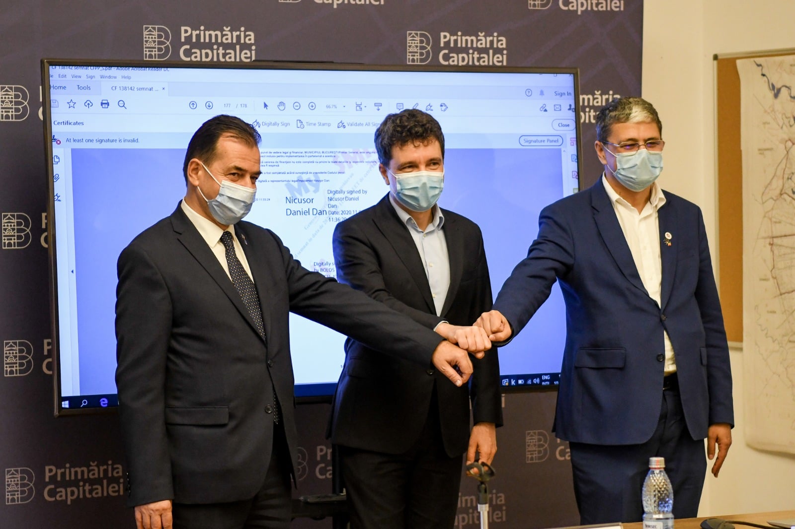 Contract pentru reabilitarea a 210 km de reţea de termoficare, semnat de Nicuşor Dan şi ministrul Marcel Boloş