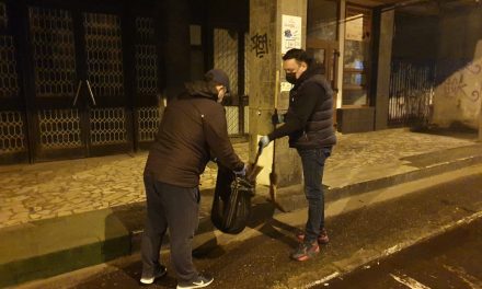 Primăria Ploieşti, sancţionată cu avertisment după acţiunea de voluntariat pentru curăţarea străzilor de deşeuri