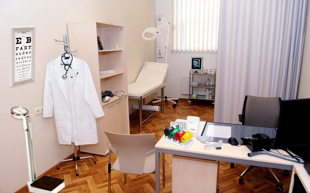 Cabinete medicale din 36 de localităţi, reabilitate şi modernizate printr-un program iniţiat de Consiliul Judeţean Covasna