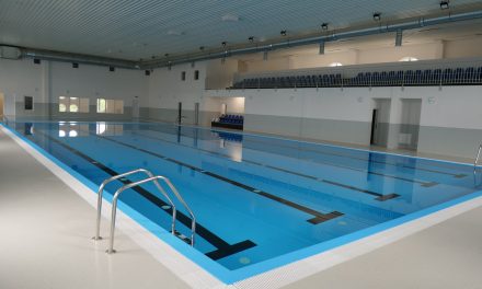 Bihor: Al treilea bazin didactic de înot din judeţ, finalizat într-un proiect unic în România