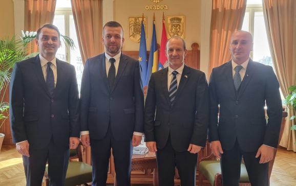 Ambasadorul Israelului în România, Reuven Azar, interesat să medieze producerea energiei verzi la Oradea